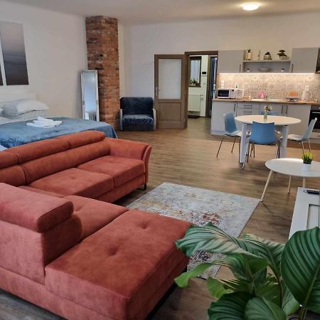 Luxusni Studio Na Velkem Namesti, Wi-Fi, Netflix Hradec Králové Exterior foto