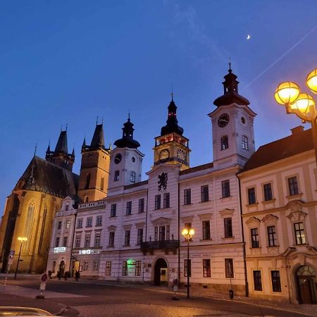Luxusni Studio Na Velkem Namesti, Wi-Fi, Netflix Hradec Králové Exterior foto