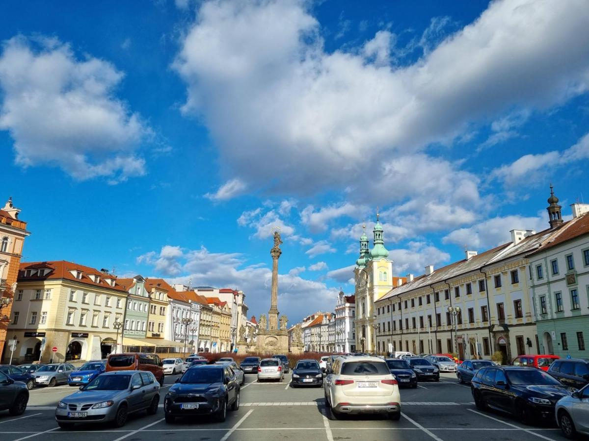 Luxusni Studio Na Velkem Namesti, Wi-Fi, Netflix Hradec Králové Exterior foto