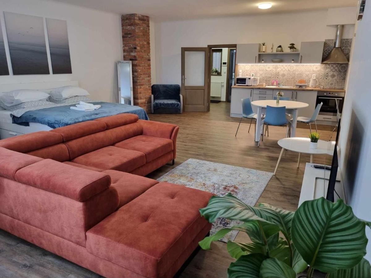 Luxusni Studio Na Velkem Namesti, Wi-Fi, Netflix Hradec Králové Exterior foto